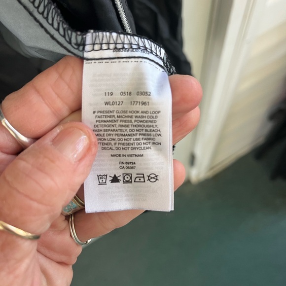 Columbia Windbreaker Medium Women’s Balck Lightweight Jacket pockets hooded - Picture 11 of 13